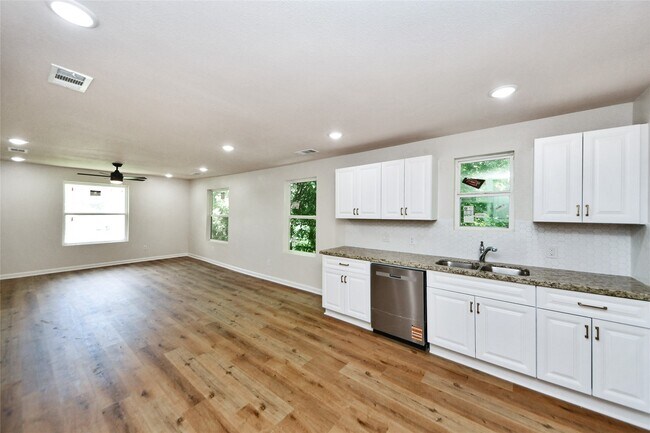 Building Photo - 2804 Bringhurst St