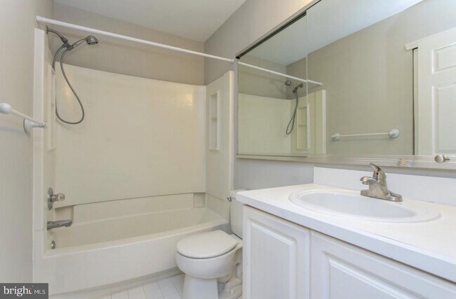 Building Photo - 105 Farrington Ct