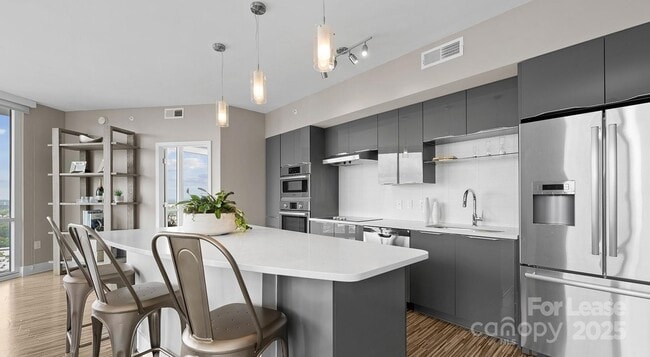 Building Photo - 225 S Poplar St