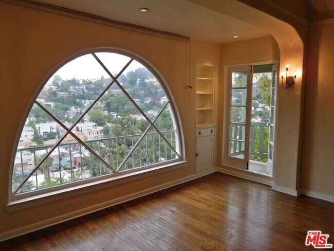 Building Photo - 1621 Silverwood Terrace
