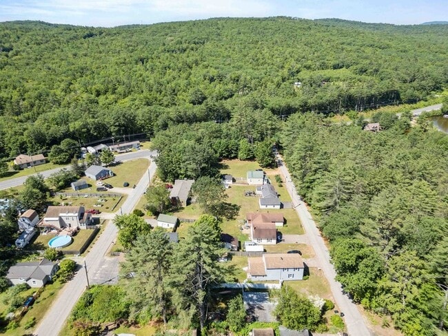 Building Photo - 36 Lark St