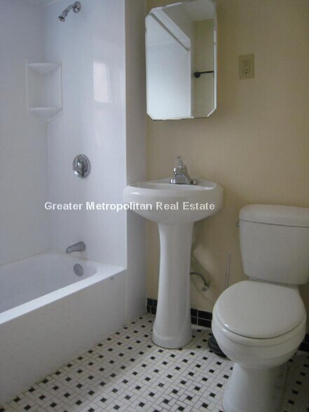 Building Photo - 183 Endicott St