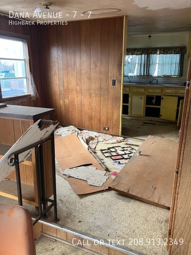 Building Photo - Dana Avenue - 7-7