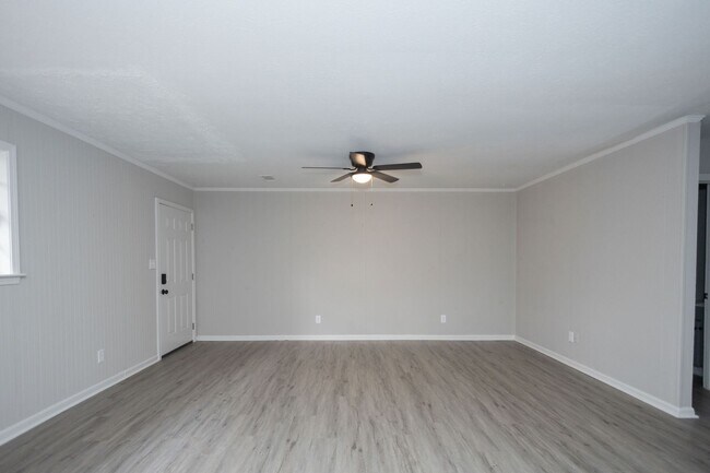 Building Photo - 1013 W Slaton Ave