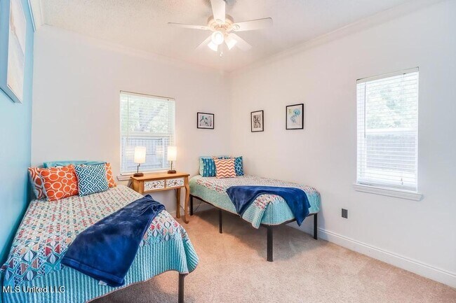 Building Photo - 410 Old Spanish Trail