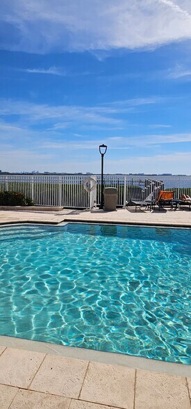 Building Photo - 5302 Bay Club Cir