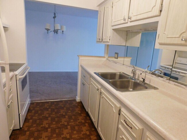 Building Photo - 125 Shore Ct