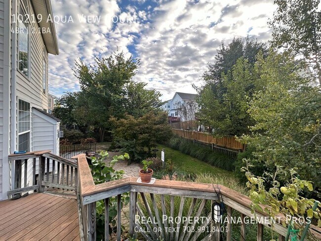 Building Photo - Deck-Close to VRE