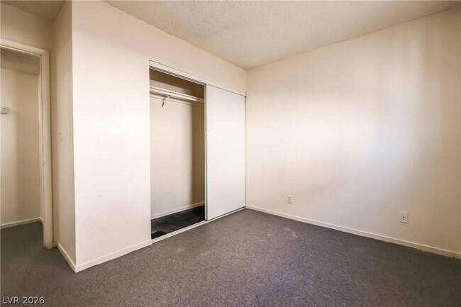 Building Photo - 1404 E Mesquite Ave