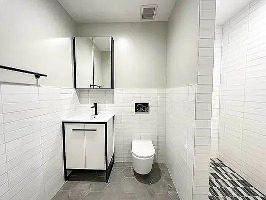 Building Photo - 3 bedroom in Bronx NY 10468