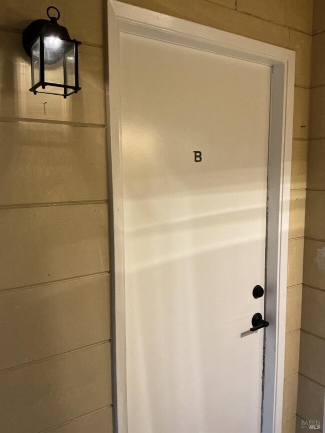 Building Photo - 212 S E St