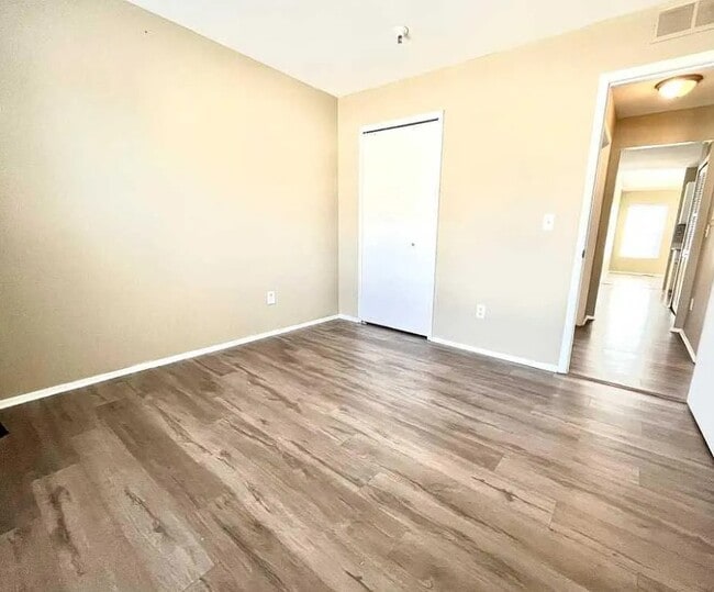 Building Photo - 15650 Stone Crossing Dr