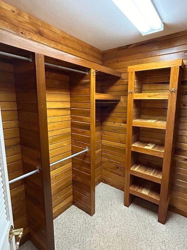 Building Photo - 4 Bedroom 3.5 Bath House Furnished With At...