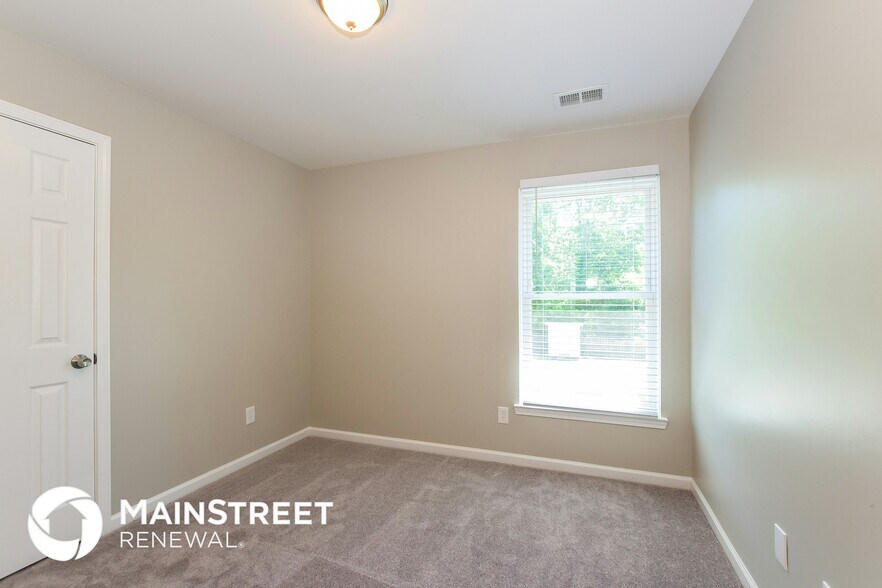 Building Photo - 8008 Leisure Ln