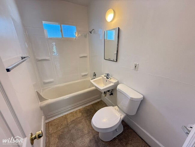Building Photo - Charming Home with Fenced Yard & Garage