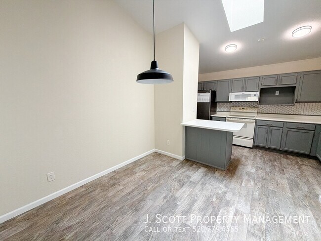 Building Photo - 6424 W Becker Ln