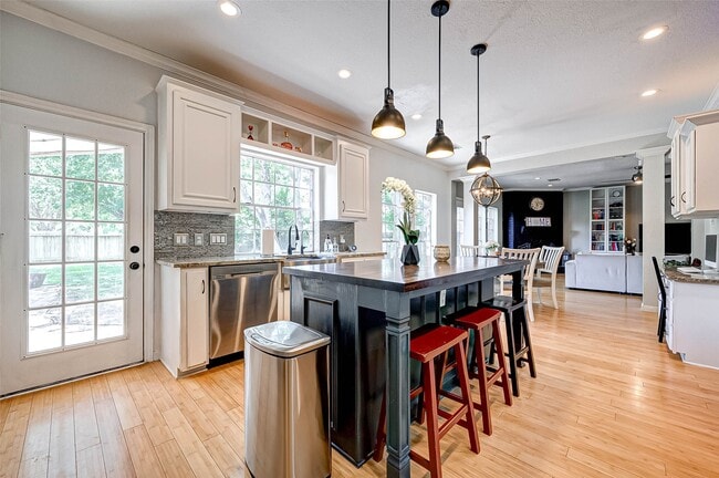 Building Photo - 14 Bradford Cir