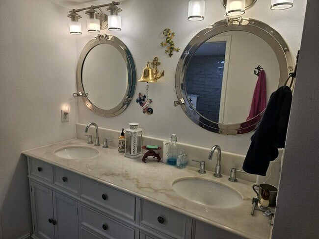 Building Photo - "Discover Coastal Comfort: Spacious 2-Bed,...
