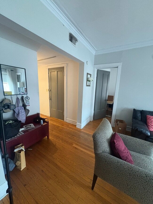 Building Photo - 3720 N Sheffield Ave