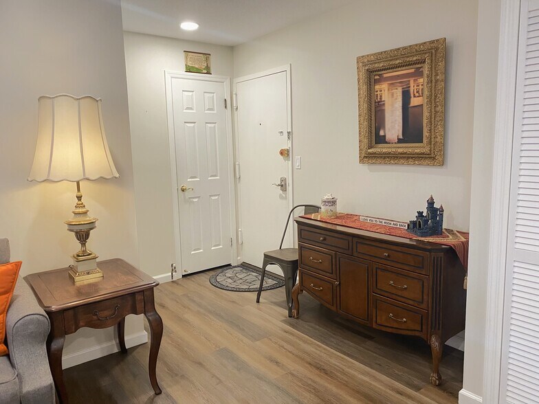 Building Photo - 328 Sierra Vista Ln