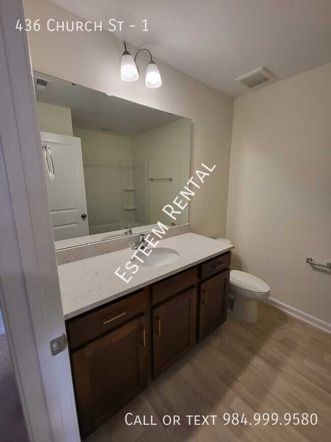 Building Photo - 436 Church St