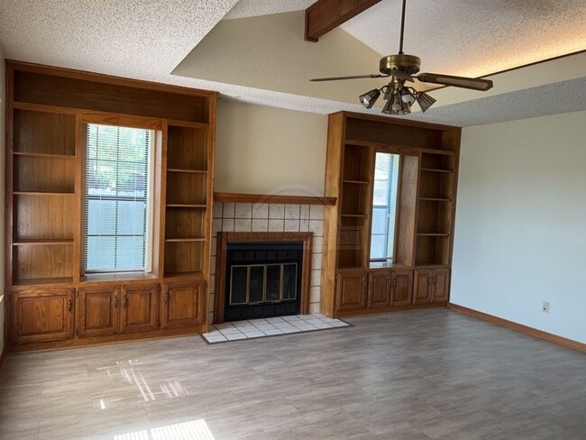 Building Photo - 2013 Windward Dr