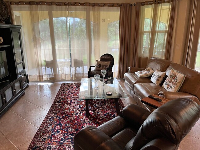 Building Photo - Stunning 3 bedroom Condo in Hammock Bay......