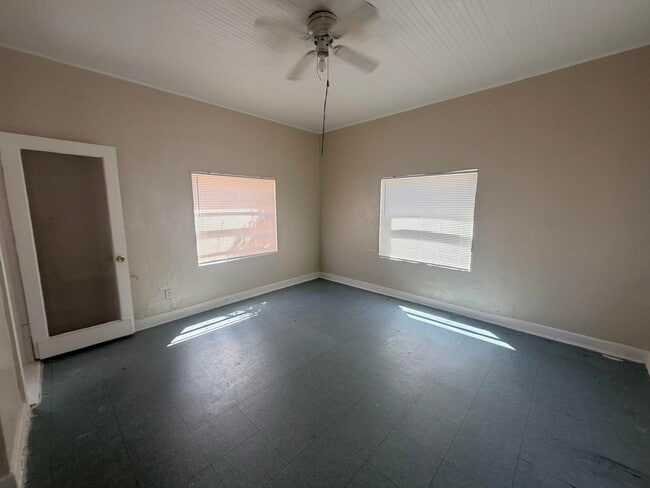 Building Photo - 504 El Prado