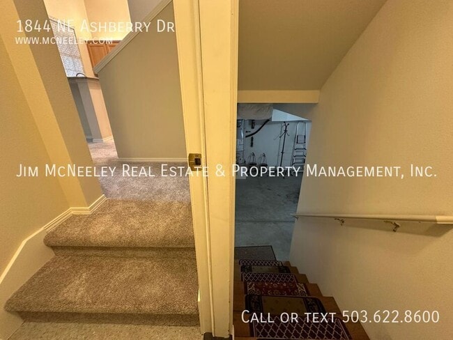 Building Photo - 1844 NE Ashberry Dr