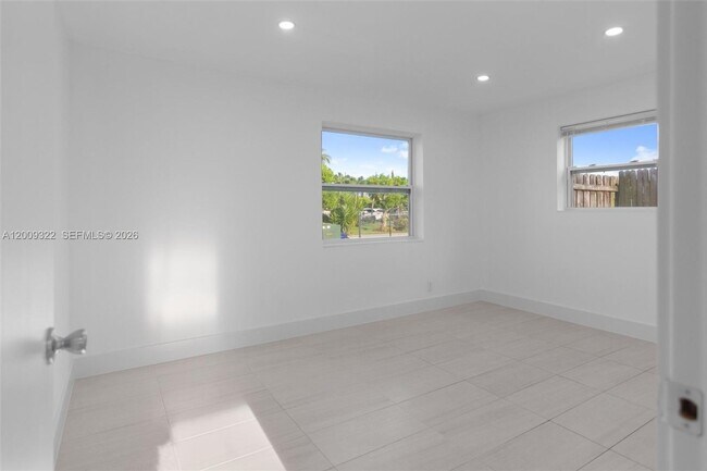 Building Photo - 1481 SW 49th Ave