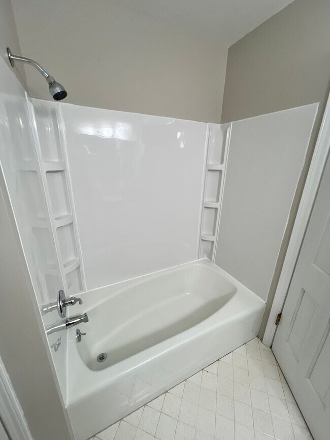 Building Photo - Spacious 3BR with Large Yard & 2-Car Garage