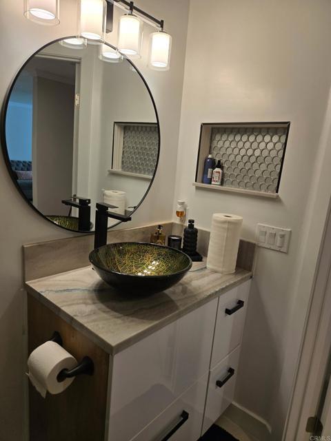 Building Photo - 2510 Torrey Pines Rd