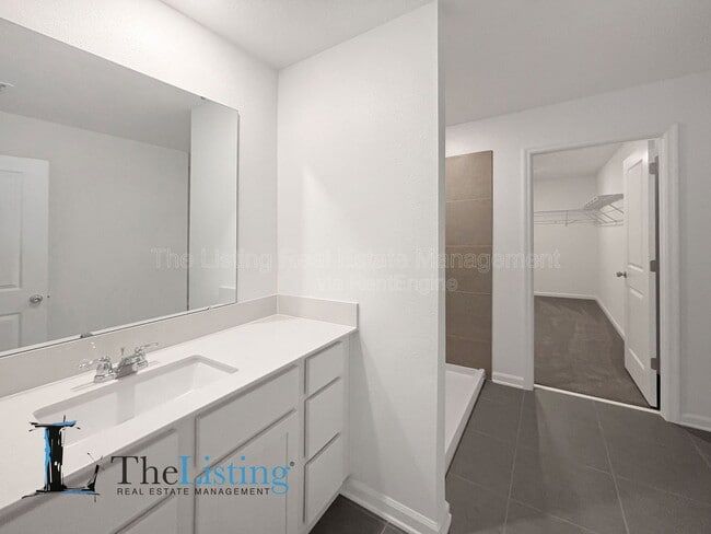 Building Photo - 4810 Katrina Dr