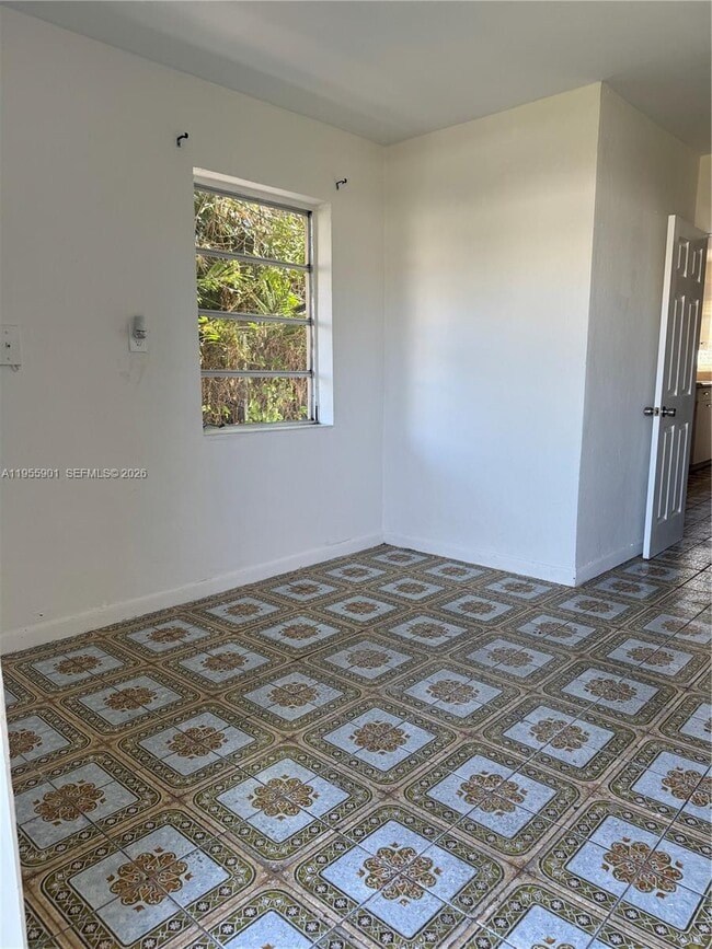 Building Photo - 3690 SW 14th St