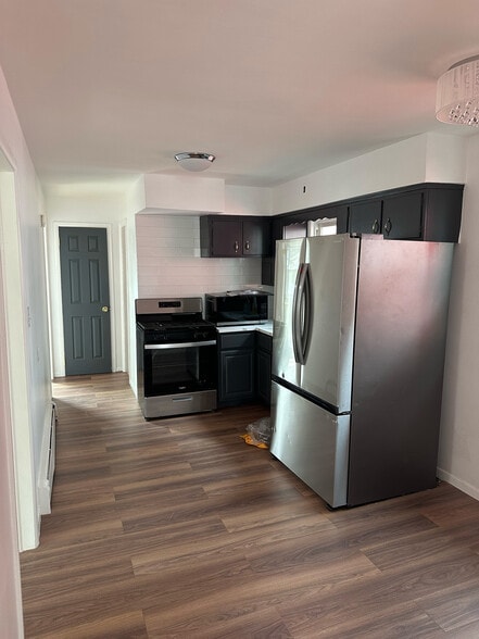 Kitchen - 17 Linden Ave