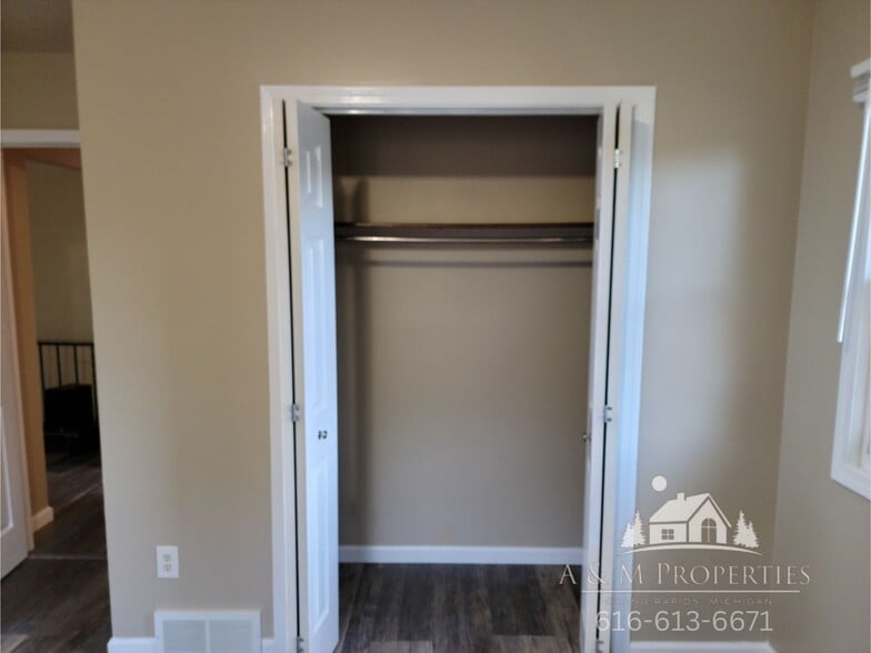 Building Photo - 5809 Christie Ave SE