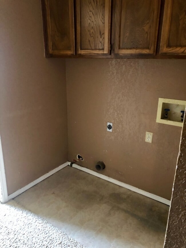 Building Photo - 3 BED 2 BATH NEXT TO OCCC!!