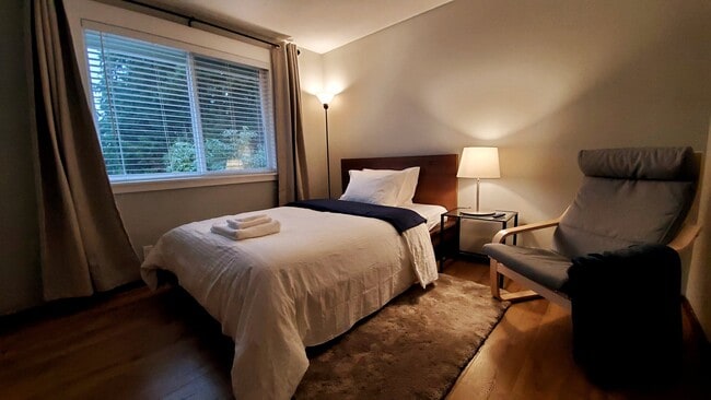 Building Photo - 1803 N 200th St