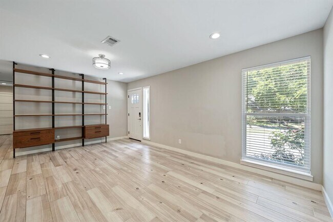 Building Photo - 6707 Columbia Dr