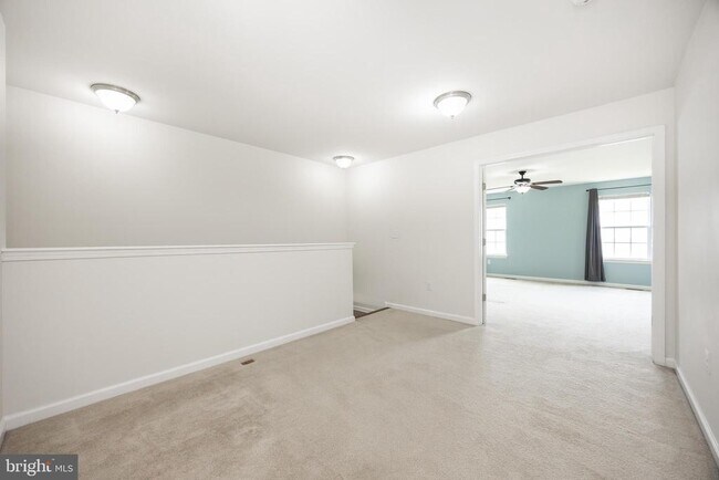 Building Photo - 253 Fairfield Cir W