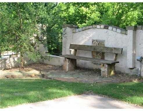 Building Photo - 356 S University Ave