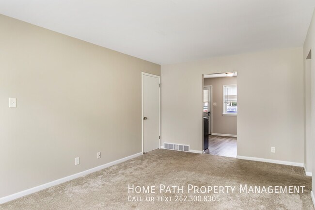 Building Photo - 234 W Newhall Ave