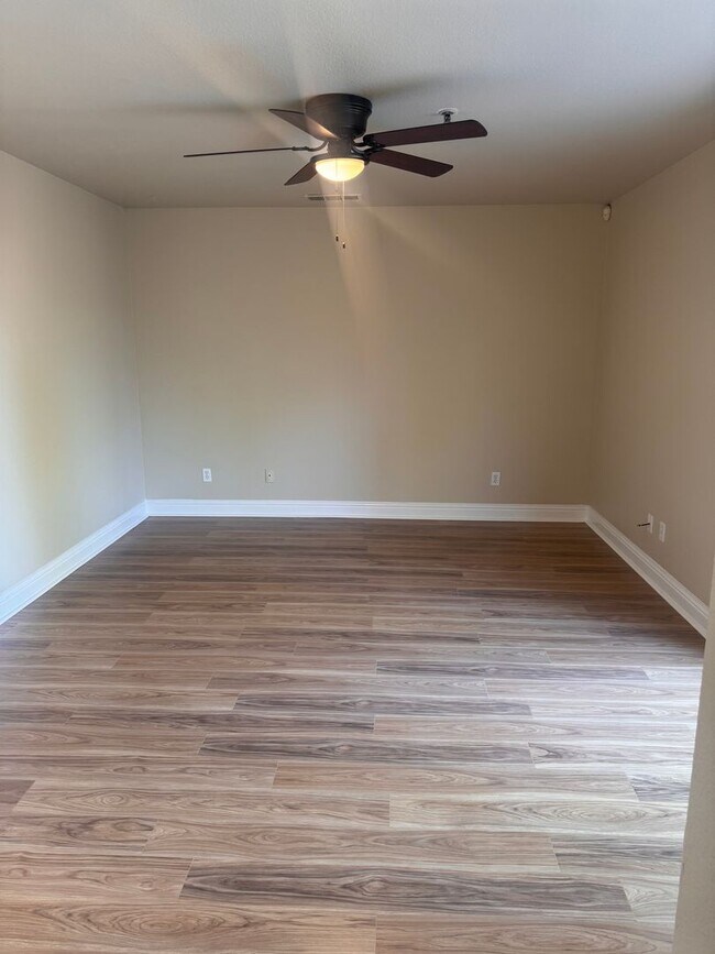 Building Photo - Charming 3 Bed/ 2 Bath Home. AVAILABLE NOW!!!!