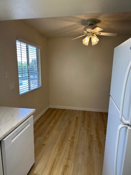 Building Photo - 512 Fein Ave