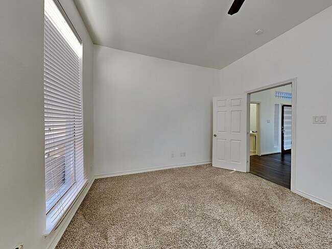 Building Photo - 4322 Duck Pond Ln