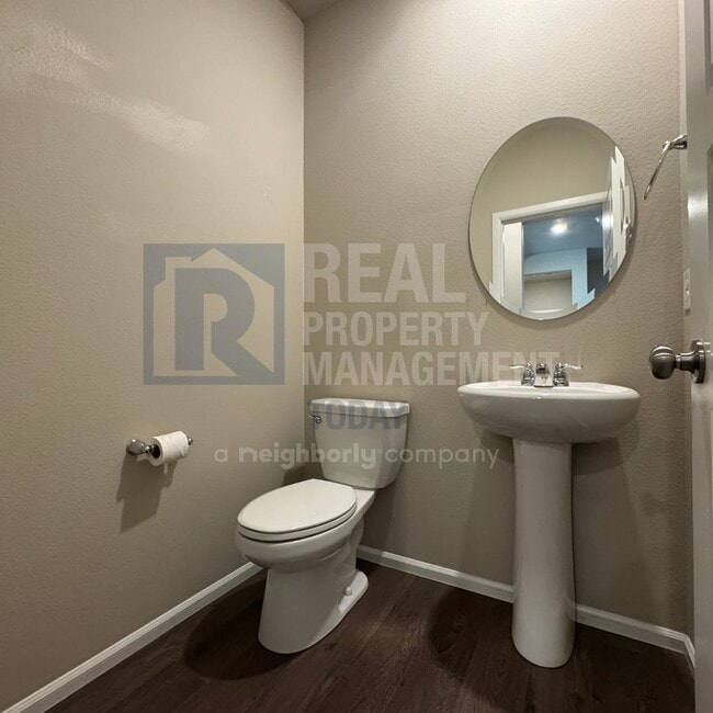 Building Photo - Beautiful Modern 3 Bedroom In Puyallup!!