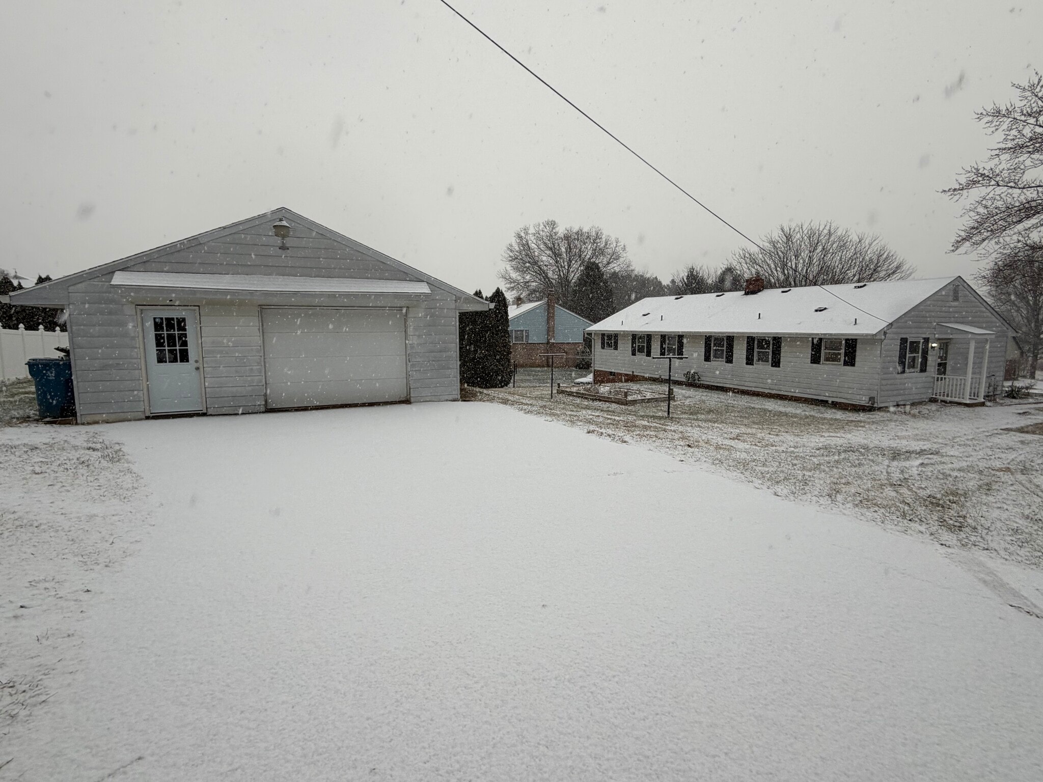 Building Photo - 3993 Sharoden Dr