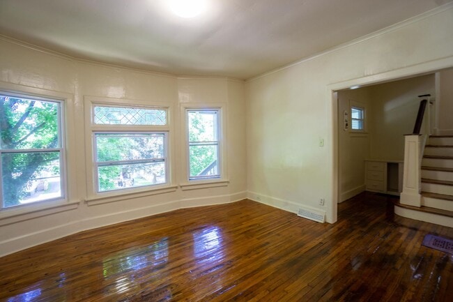 Building Photo - Available 6/1/26 Single Family Home Near C...