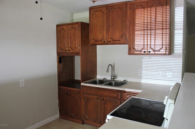 Building Photo - 6317 Delacy Rd