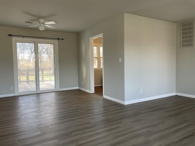 Building Photo - 616 Sherwood Dr